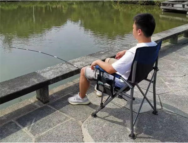 Modern Portable Camping Chair with Cup Holder Side Pocket for Fishing Beach Durable Outdoor Furniture Made of Metal - 图片 7